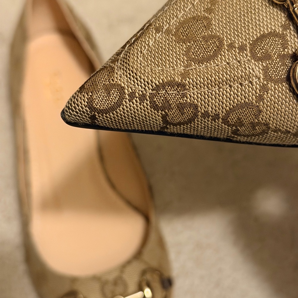 Gucci Beige Monogram Loafers with Gold Detail - Picture 5 of 9